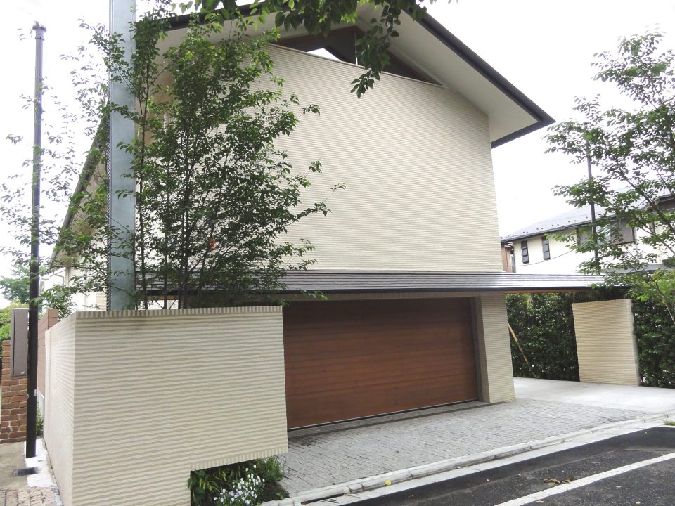 シマトネリコの樹のある家