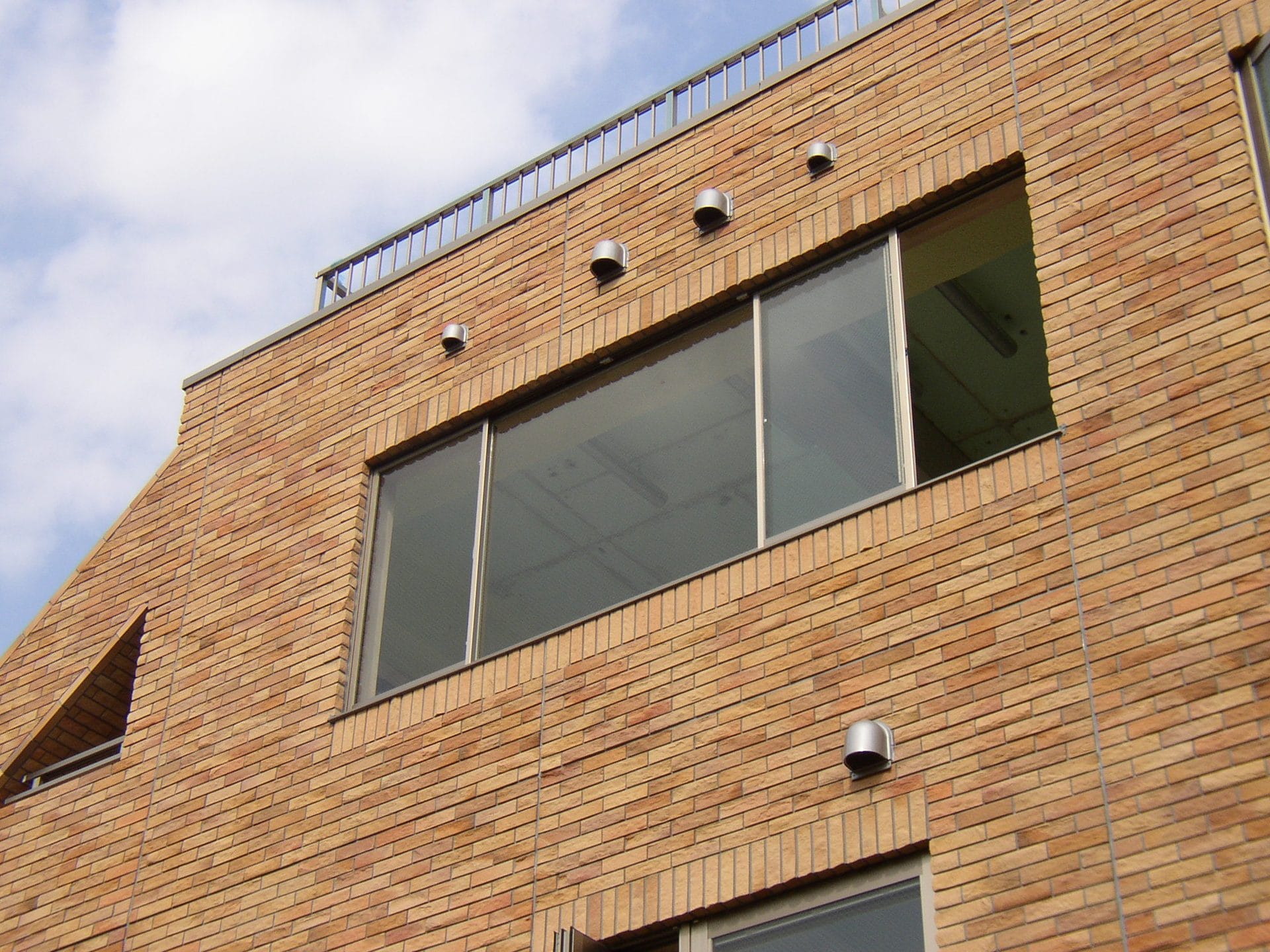 磯子某クリニック外装テッセラタイル二丁掛