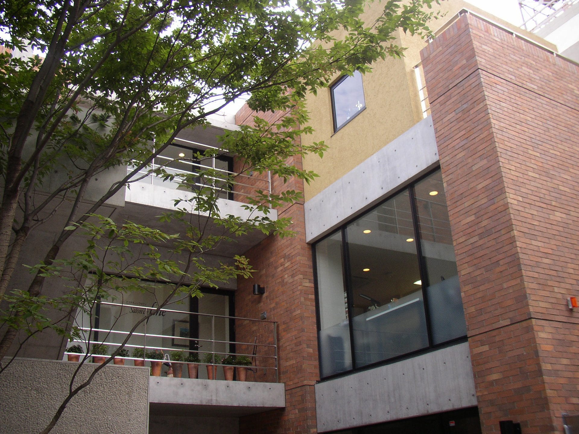 粗面二丁掛特注赤細目地施工例