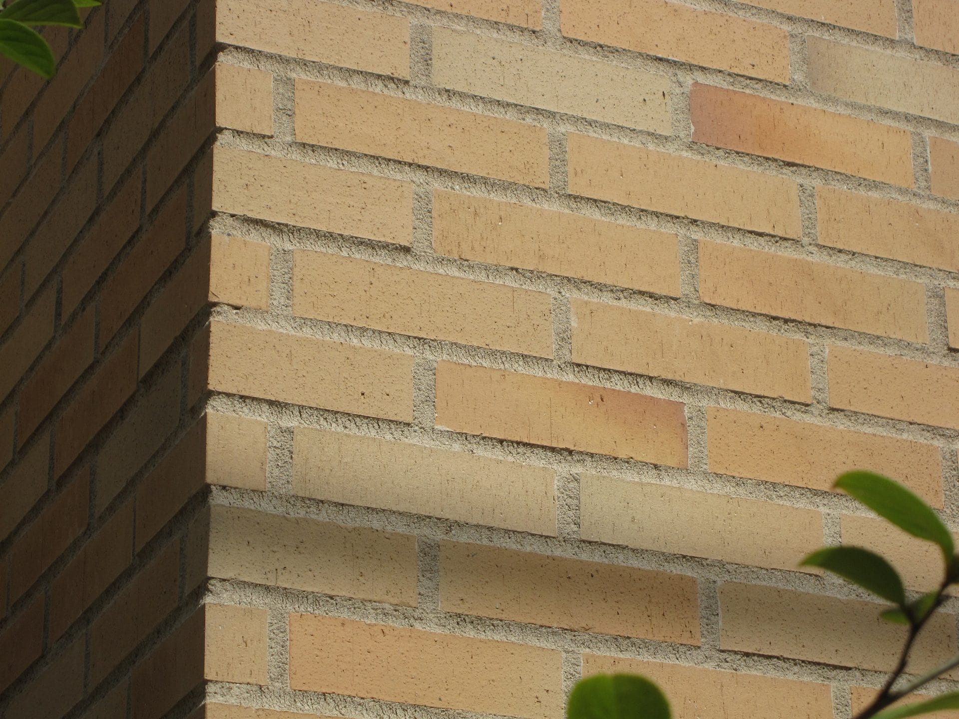 ブリックモルタル　逆覆輪目地