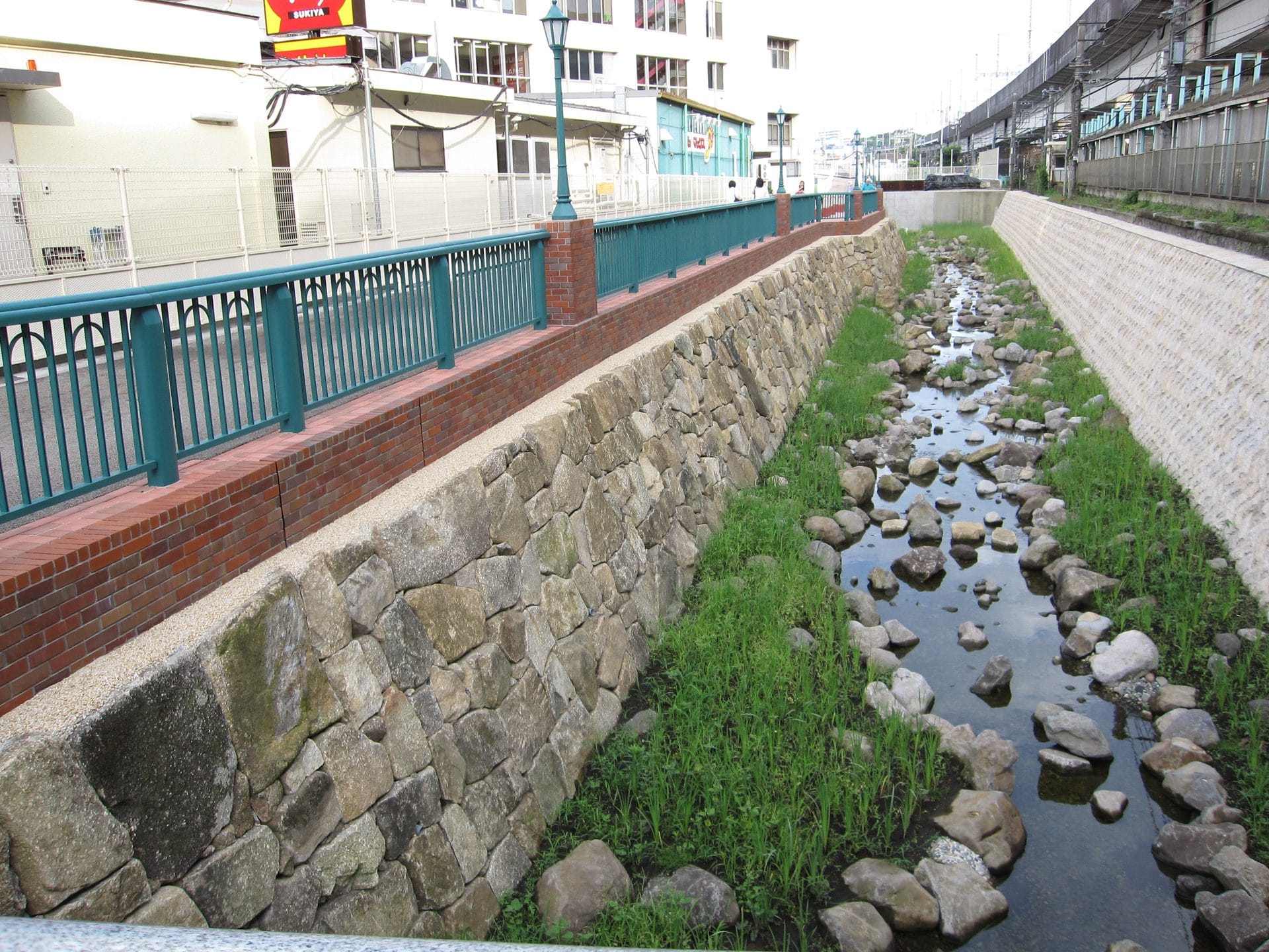 二丁掛焼き過ぎレンガタイル20mm厚／河川擁壁レンガタイル貼