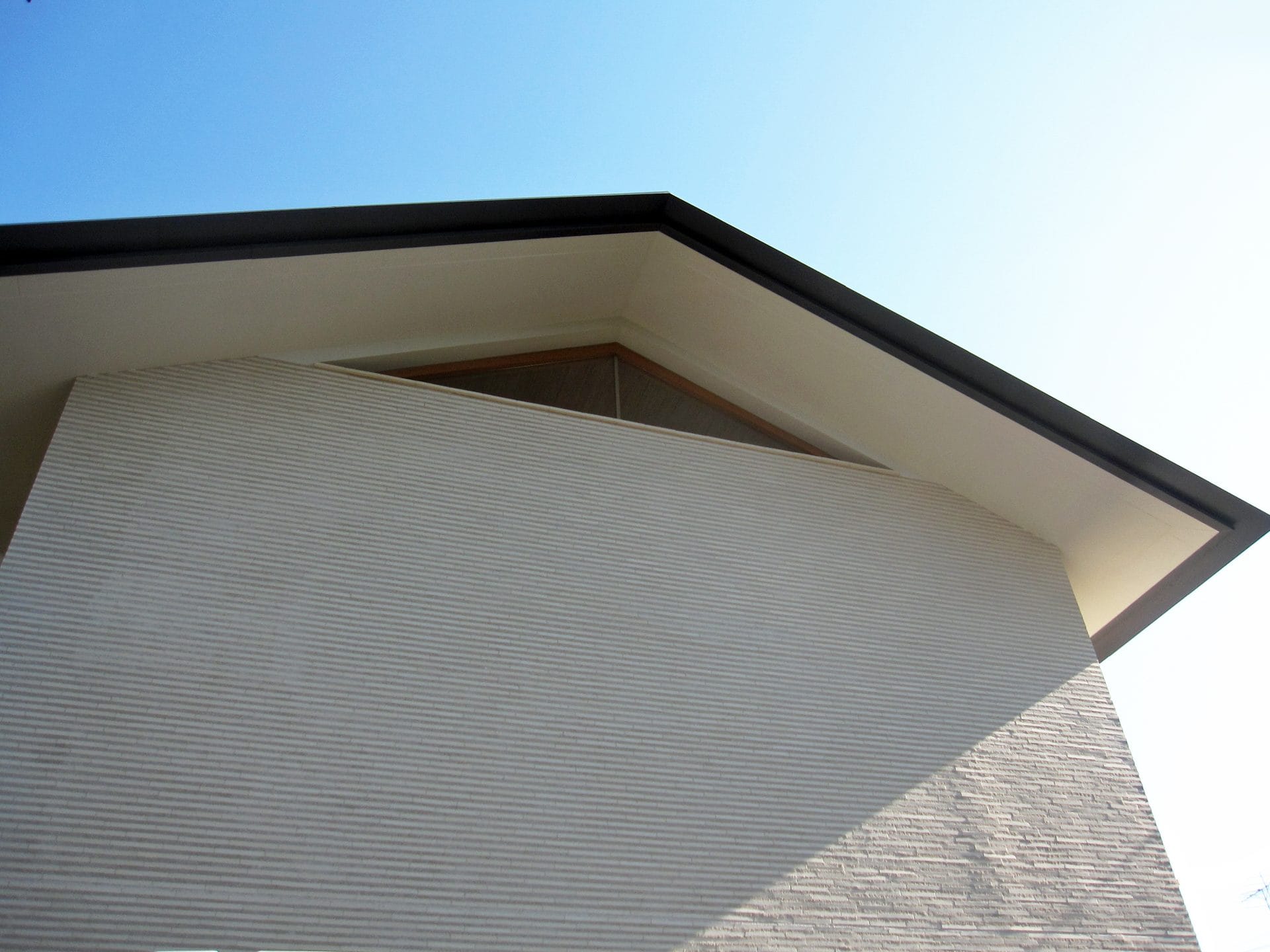 18x200mmボーダー粗面／ブリック目地横18mm／個人邸