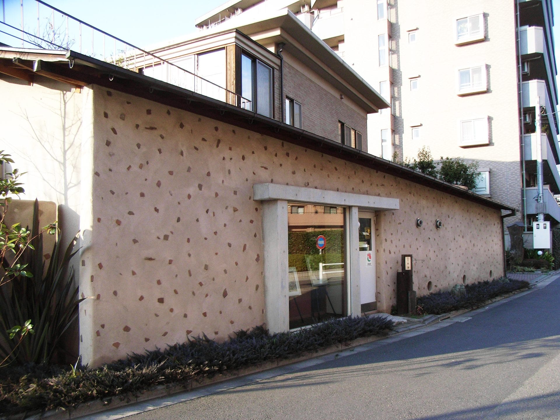 粉砕レンガタイル使用調布個人邸