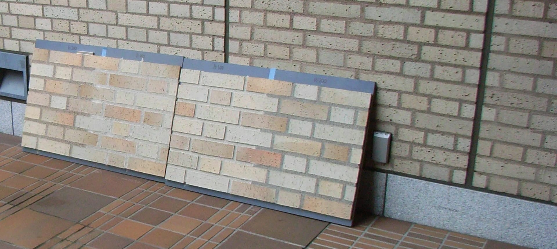 施主よ設計士による見本焼き検討中