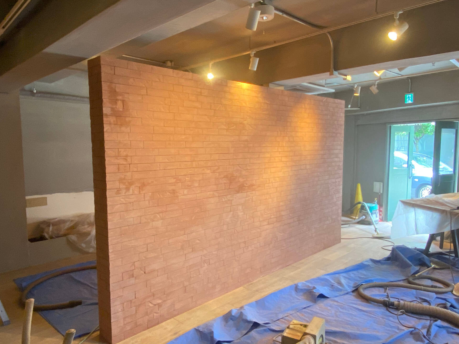 料理店改修　間仕切り壁