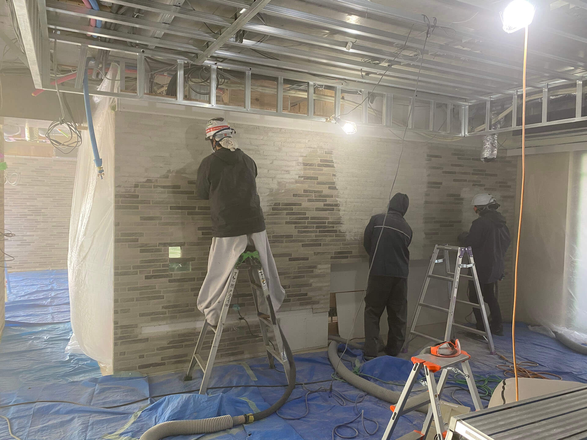 壁面削りタイル工事