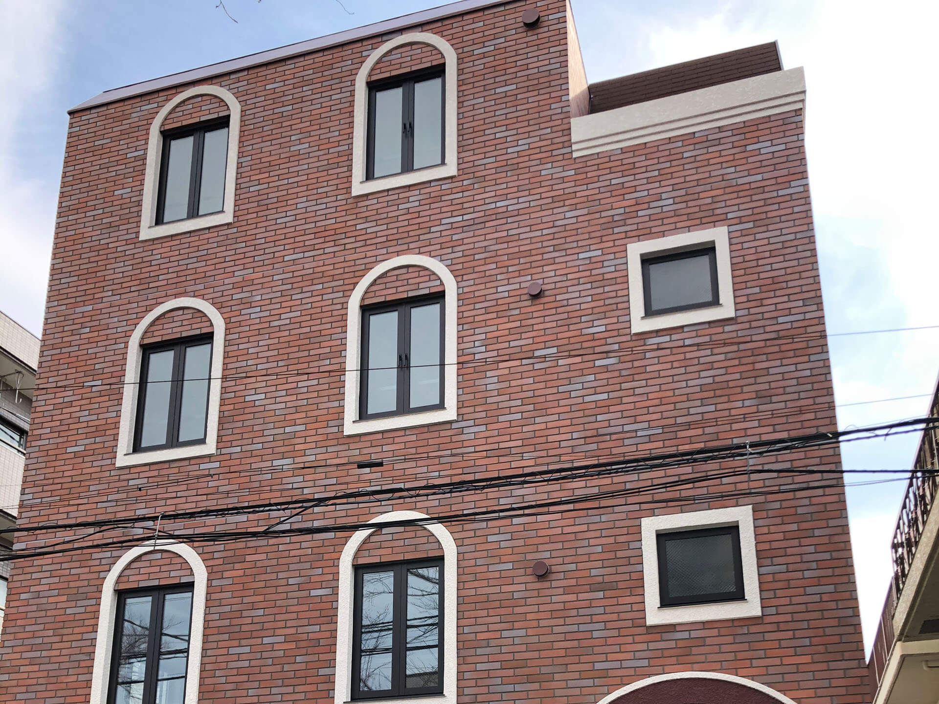 赤のレンガタイルは、お任せ下さい。