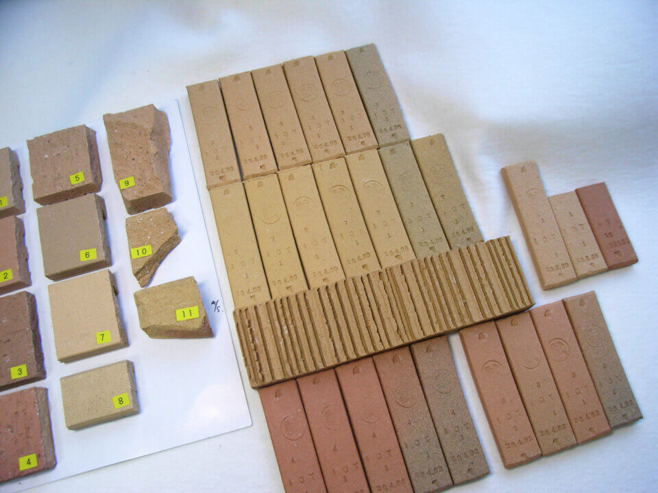 スクラッチタイルの黄色