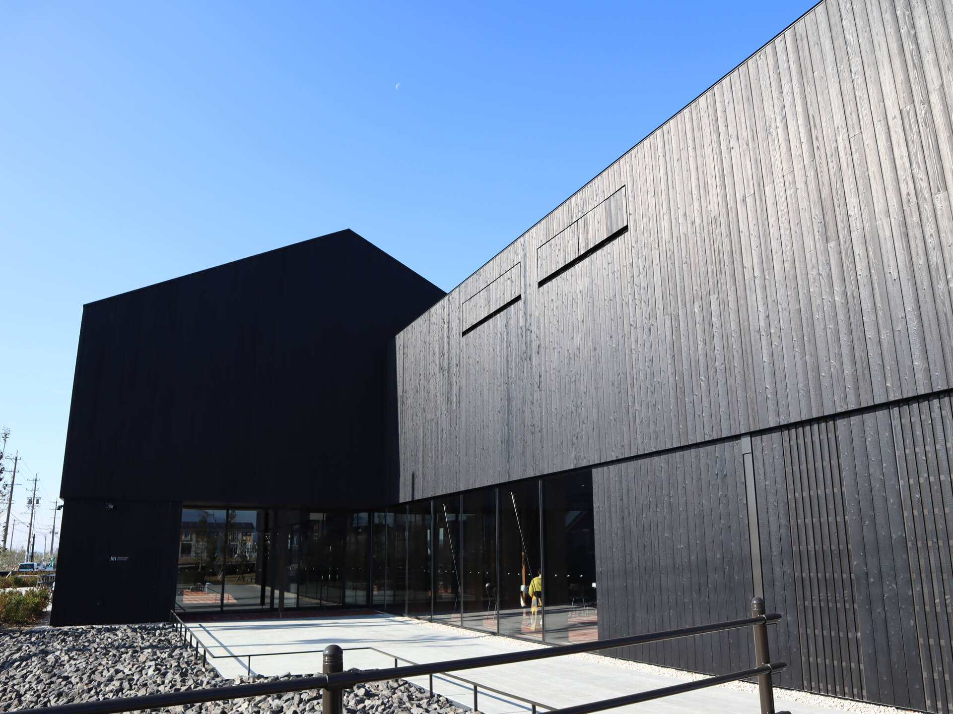 新堂駅前図書館