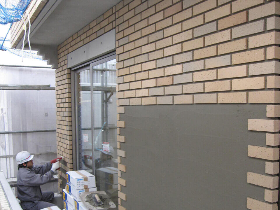 レンガタイル施工時の「ハリシロ」厚みの考え方